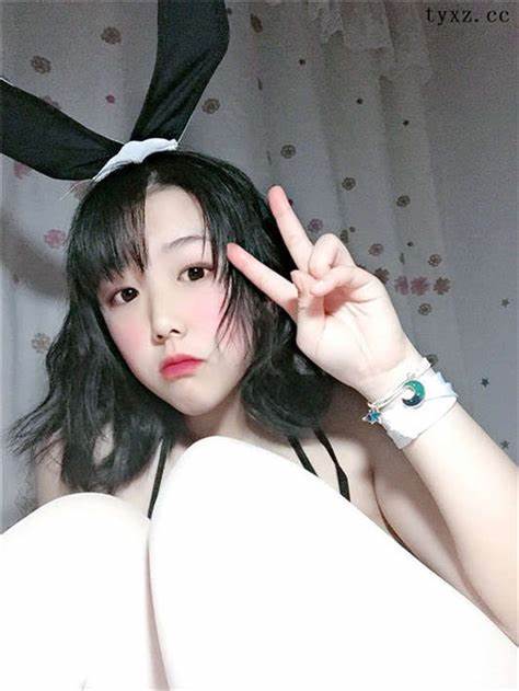 快手美女网红《奶酪陷阱+》作品两套