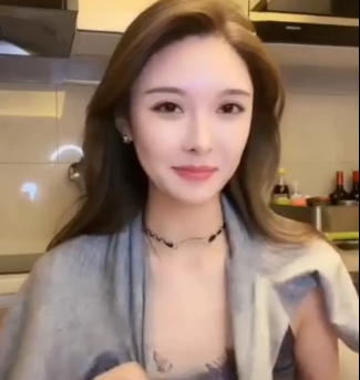 抖音美女主播大显神通擦边漏出怎么回事？