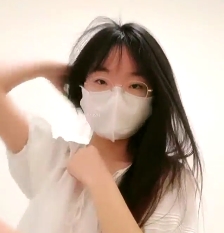 深夜主播-眼镜萌妹在窗台旁露出