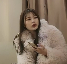 劲爆-黑色网袜包臀裙软妹子，浴室洗澡后上演无防护孕育戏码