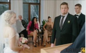 新郎出轨，新娘为报复，故意在婚礼上宾客面前和伴郎表演无T内S+[1V-987M]