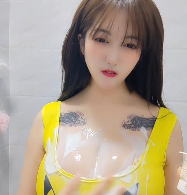 奈何喜欢，两手难握，精选乳白液体等你品尝