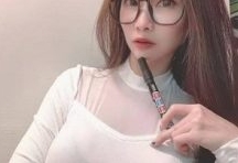 《气质女主的高颜值长腿，完美展现反差魅力》