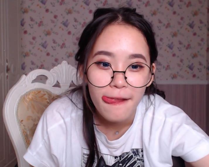 限时独家国际超敏感可爱镜娘，让你的世界更加美妙！