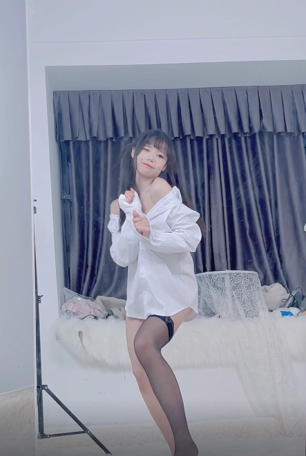 咬一口兔娘黏黏团子兔四月648里程碑奖励12三人游8v3.84g百度盘