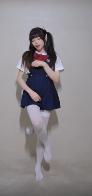 咬一口兔娘黏黏团子兔四月648里程碑奖励12三人游8v3.84g百度盘