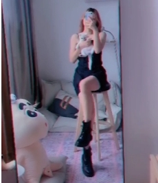 精选妹子的萌宠举牌女神