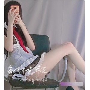 推特网红女仆装扮鱼子小姐姐，展示迷人大长腿，精选腿款，不吃芋泥，欣赏！