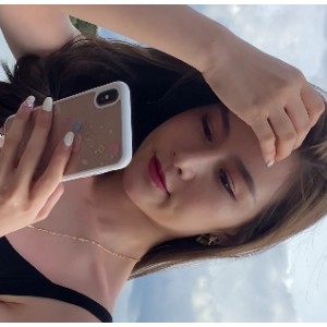 高挑美女穿紧身牛仔裤的视频资源-2V高清，5.3G百度云分享