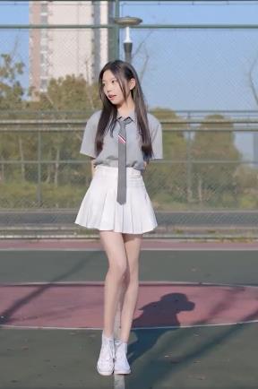 B站主播欣小萌与大哥的打工人事件