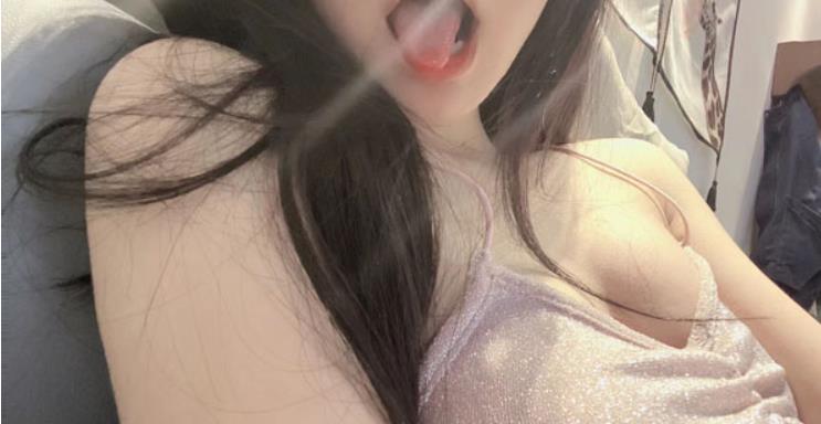 MomoMomonogi'sSecondSetwithTwitterFans:RevealingandProvocative