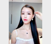 美白丰满凹凸魔鬼身材