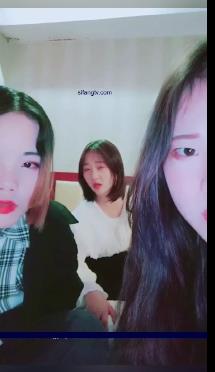 00后姐妹花自拍视频：场面感觉，画面小，手机拍摄