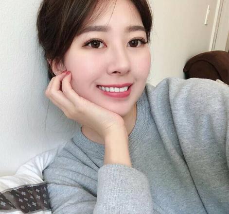 高颜值IG网红新闻系校花台湾男友视频作品30V2G资源下载