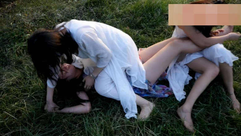 《小主三女孩草地TK》高清MP4视频，时长15分钟郊游游戏