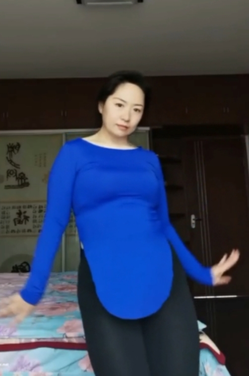 少妇月姐呀自拍视频，45万粉丝，百度盘下载