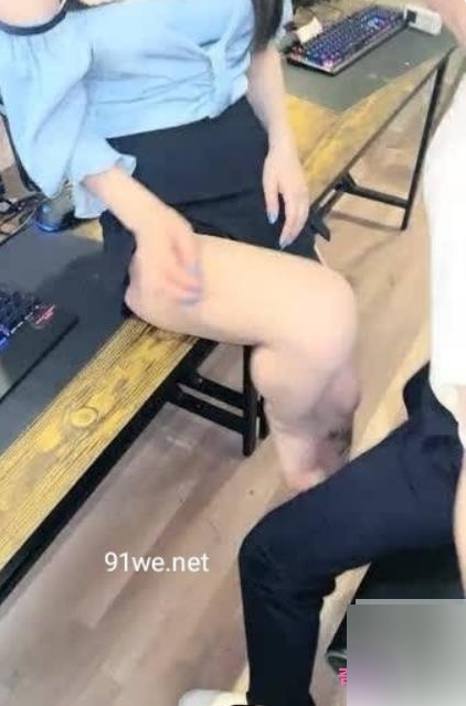 限时抢购顶级美少女网吧包厢,激战泽美,火爆开启!