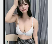 日本樱花美颜视频分享，S里S气N子身材惊人用嘴视角