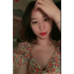 自行打包青春可爱学生妹子放假在闺房撩骚叔叔检查身体视频1v+850m百度盘