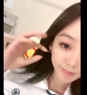 NeiNei粉嫩女神自拍视频1分34秒，神秘不露脸颜值身材完美，形状如艺术品，车灯神器，下载观看