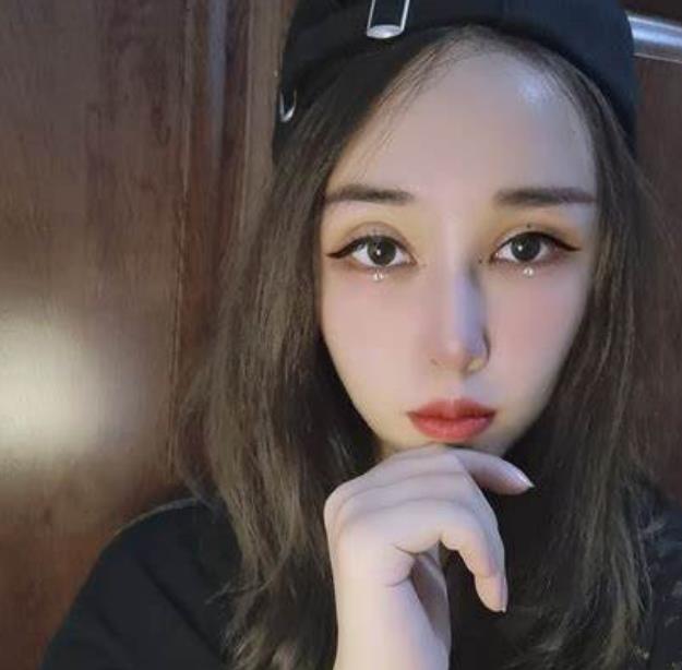 草莓味女神:颜值担当,前车大灯,涅槃风油精,感觉运动宝贝,旗袍资源