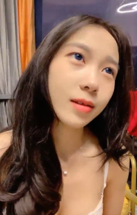 反差婊月月嗷：310v视频数量，170.8g视频大小