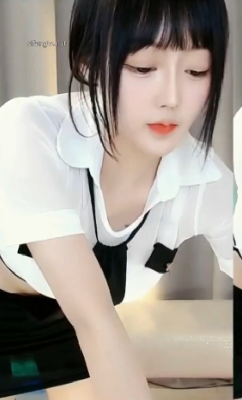 虎牙清纯少女林小花直播视频2020.12769M7奇怪姿势M