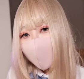 清纯学妹被占有，苗条身材被学长扣某处