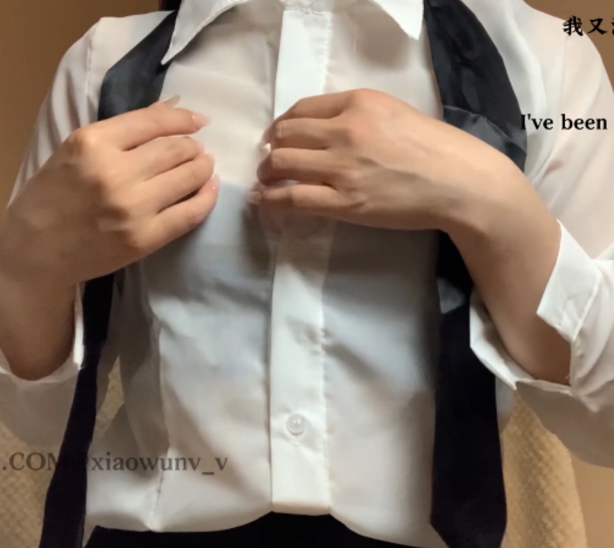 白衬衣骚御姐xiaowunv放飞自我，不明液体惊艳表演，1V+1.02G视频大小，百度盘下载解压搬运