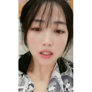 清纯可爱00后大四小学妹抠动放飞自我表演，粉嫩某处让人沉沦