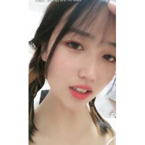 清纯可爱00后大四小学妹抠动放飞自我表演，粉嫩某处让人沉沦