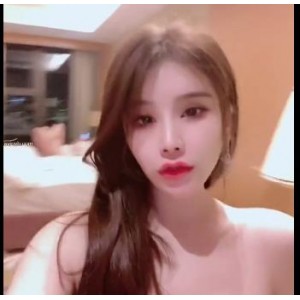 绿茶婊Roses：诱人身材下水道自拍，白粉皮肤露脸视频