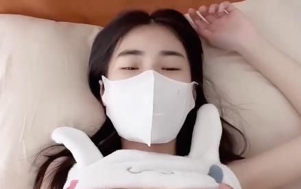 优质自拍达人锅锅酱，用嘴用脚无保护爆弄，身材完美，2V-789M视频精彩推荐！