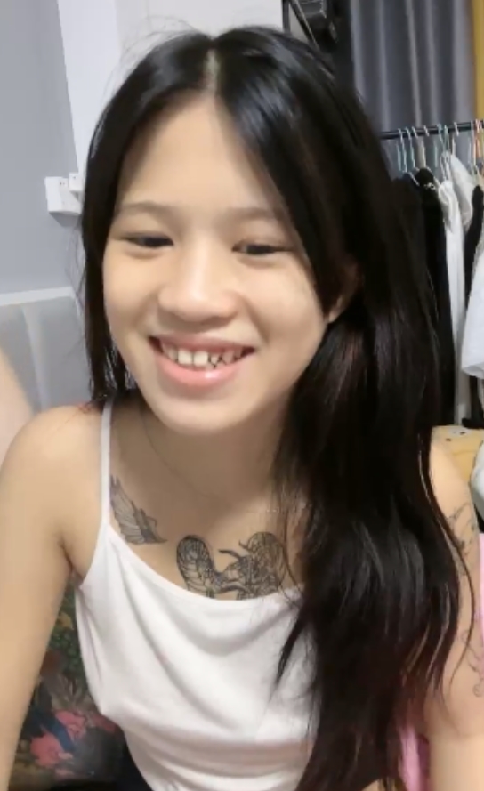 番禺快手网红杨小兔打粑粑表演视频2.76GB，清晰5v，超级爽百度盘