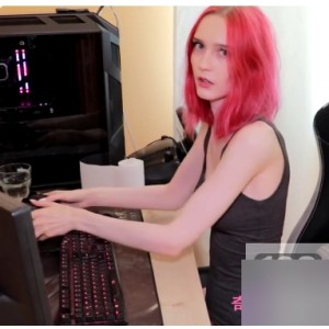 清合集绝对是您不容错过的精选之作，让您感受红发女神的魅力，共同享受这份2.6G大小的视听盛宴！