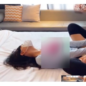 的诱惑力让人难以抗拒，让我沉浸在她们的世界中无法自拔。如果你也对这样的气质女神感兴趣，不妨点击下载，一起感受她们的魅力吧！[转载搬运]顶级尤物！气质女神！双女诱惑，168CM顶级美腿站立一字马[1V+1.24G][百度盘]