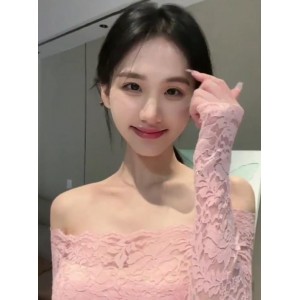 抖音红人裴南苇男友安排线下资源自拍图集，露脸多人棒棒糖，24张照片3个短视频