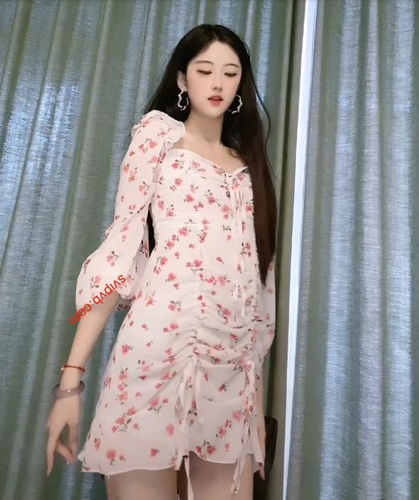 抖音女神颜不乖神豪定制合集：1.5G视频6集，高颜值作品尽收眼底