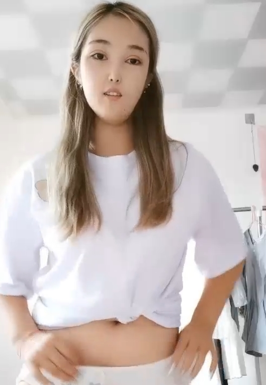 高二小骚狐狸与男友86v51.5g甜蜜互动，视频收藏数高达82个！