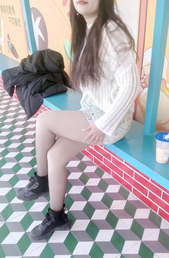 海角乱来大神善良的小嫂子40V合集，10.4G视频尽在百度盘