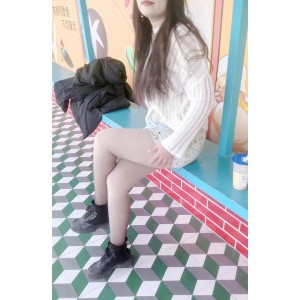 海角乱来大神善良的小嫂子40V合集，10.4G视频尽在百度盘