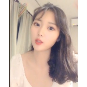 19岁女神黑伈脱光抠动，放飞自我视频曝光