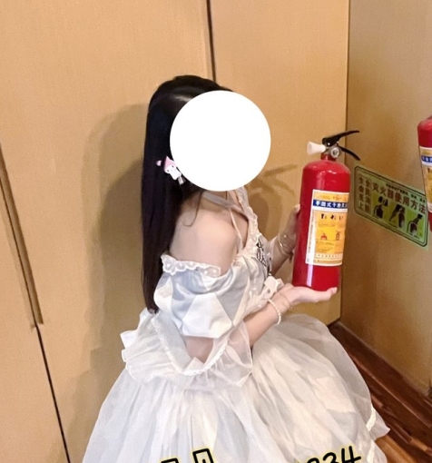 拜金反差婊贝贝：广深小粉酱私拍全系列视频2GB