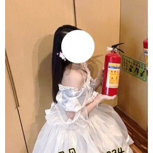 拜金反差婊贝贝：广深小粉酱私拍全系列视频2GB