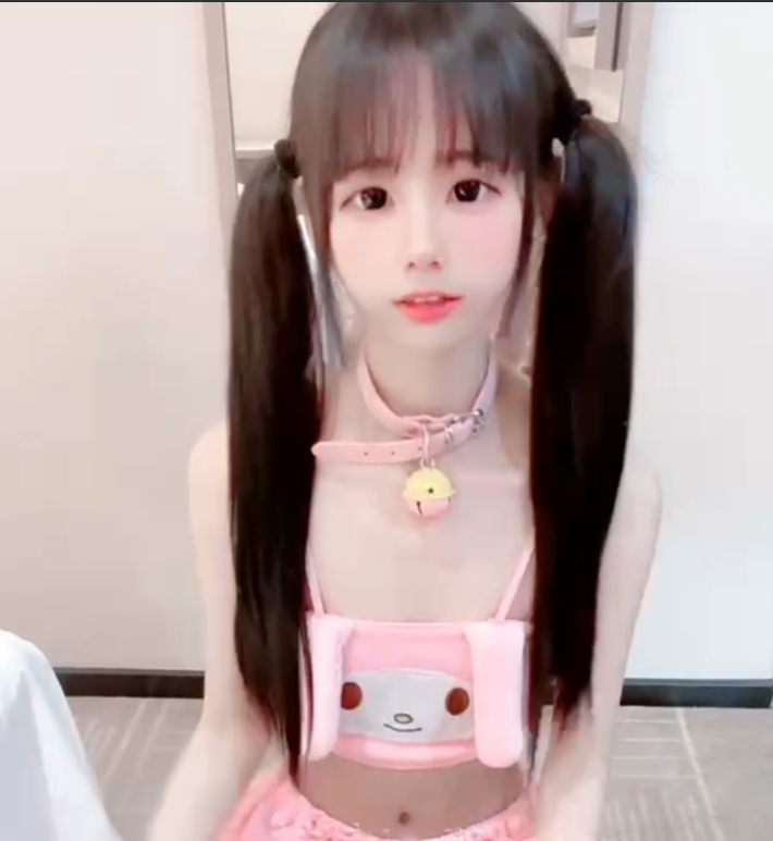 小雯宝宝：超幼齿露脸视频合集，颜值高妩媚，大量管饱，推荐下载