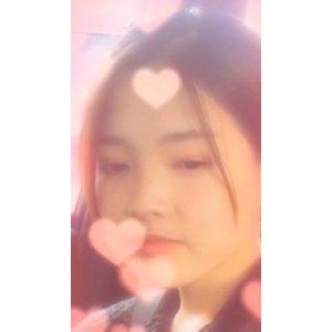 清纯女神加拿大留学生李天宜的吃瓜自拍展示，引发热议