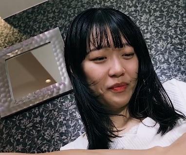 高清完整版岛国资源：教育实习生身材惹粉丝眼，槽点发型也掩不住魅力