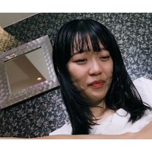 高清完整版岛国资源：教育实习生身材惹粉丝眼，槽点发型也掩不住魅力