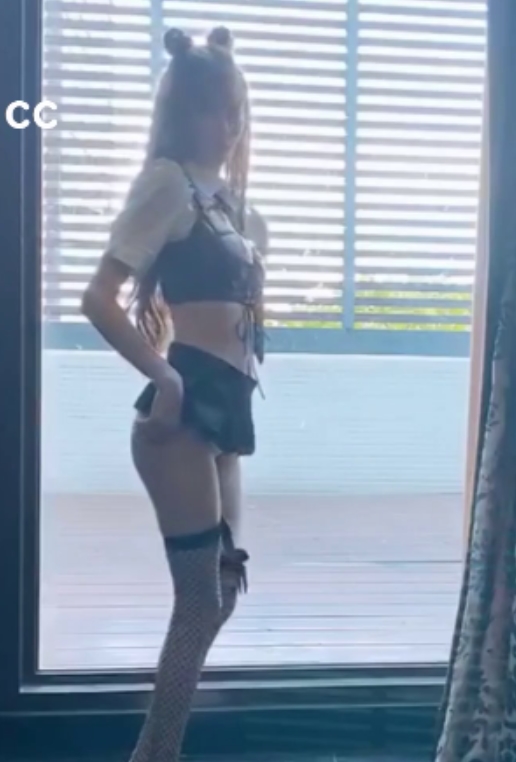 长腿美女cartiernn16v4.33G视频补：收藏77水印，按需下载