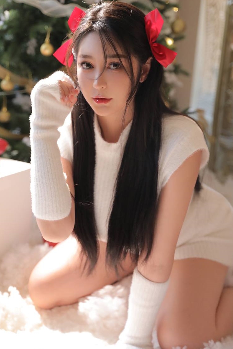 微博网红小王同学:63W粉丝收藏,49.3g作品VIP私拍